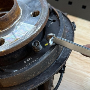 Parking Brake Shoe Retaining Spring Tool for Mercedes-Benz