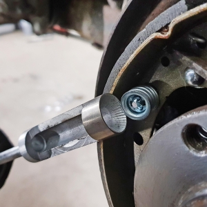 Brake Shoe Retaining Spring Release Tool