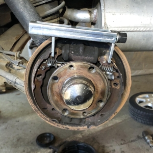 Drum Brake Shoe Spreader and Holding Tool 25–142 mm