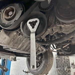 Water Pump Pulley Holding Tool for VW & Audi as VAG 1590