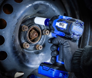 Cheie de impact cu acumulator și motor fără perii 1/2" 550 Nm 18 V fără acumulator