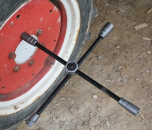 Сгъваем кръстат ключ за джанти за камиони, 24 / 27 / 32 mm и 3/4"