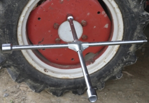 Truck Cross Wheel Wrench, 24 / 27 / 32 mm and 3/4"