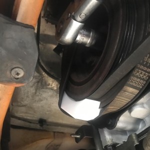Sculă pentru montarea curelelor elastice cu nervuri PSA, Fiat, Renault, Ford și Mitsubishi