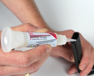 Medium-Viscosity Instant Adhesive with Stand-Up Base – 25 g