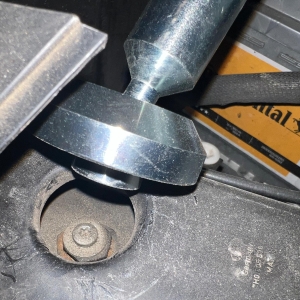 Adaptor pentru traversă de susținere a motorului VW Transporter T5 și T6, ca 10-222A/23 și ca 10-222A/23-1