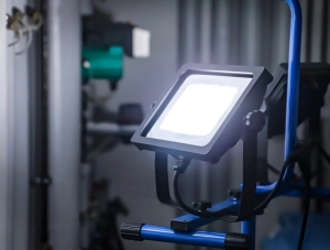 Două proiectoare de lucru SMD LED cu trepied, 2 × 70 W