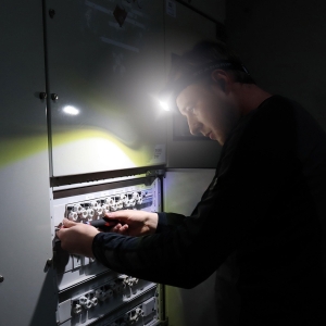 Lanternă frontală Scangrip ZONE 2 cu LED COB și acumulator