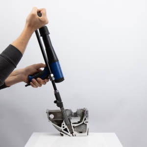 Injector Removal Tool with Pneumatic Chisel Hammer