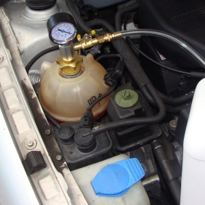 Cooling System Vacuum Filler & Leak Tester – Universal 30–50 mm