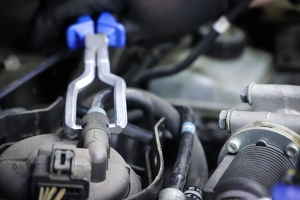 Clești speciali pentru conducte de combustibil 230 mm