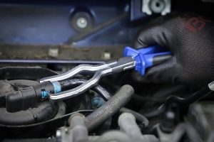 Clești speciali pentru conducte de combustibil 230 mm