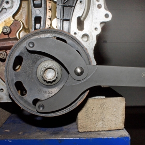 Universal Camshaft Pulley Holding Tool – Adjustable (16–145 mm)