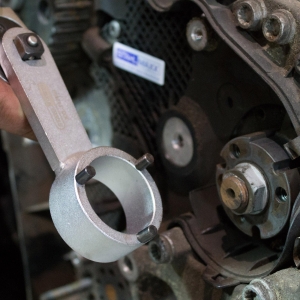 Dispozitiv contră pentru ax cu came și pompă de înaltă presiune VAG (T10051)