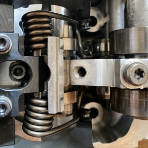 Компресор за клапанни пружини Valvetronic за BMW S63 S63TU (M5 M6 X5 X6), като OEM 2249160