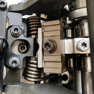 Компресор за клапанни пружини Valvetronic за BMW S63 S63TU (M5 M6 X5 X6), като OEM 2249160