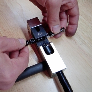 Инструмент за занитване на ангренажна верига – Mercedes M133–M278 (INA верига) – като W276589003900