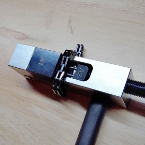 Инструмент за занитване на ангренажна верига – Mercedes M133–M278 (INA верига) – като W276589003900