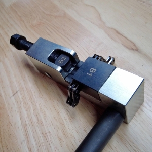 Инструмент за занитване на ангренажна верига – Mercedes M133–M278 (INA верига) – като W276589003900