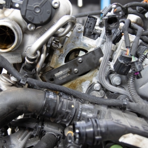 Set scule distribuție PSA și Opel 1.2L cu curea în baie de ulei (motoare EB2)