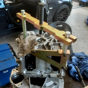 Transmission Housing Puller for DSG 7-Speed 0AM / DQ200 Gearboxes, as T10323, T10427, VW434