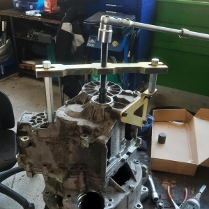 Transmission Housing Puller for DSG 7-Speed 0AM / DQ200 Gearboxes, as T10323, T10427, VW434
