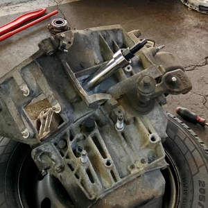 Extractor pentru axul de debreiere cu distanțiere pentru Fiat Ducato Citroën Jumper Peugeot Boxer